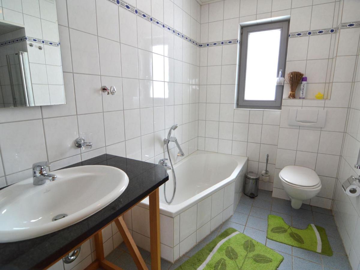 Villa Luxurious Farmhouse Near The Ski Area à Hellenthal Extérieur photo